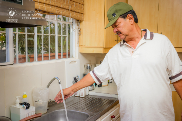 ANDA invierte US$200 mil para cambio de tuberías en colonia Guadalupe, Soyapango