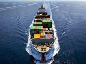 Líneas navieras observan dura caída de un 51.7% en las tarifas de fletes a largo plazo en 2023