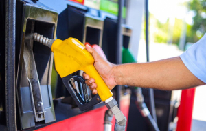 Prices of regular and premium gasoline increase between US$0.14 and US$0.10 per gallon
