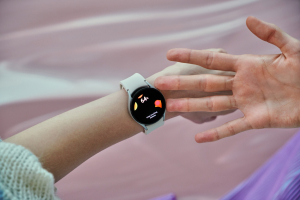 Las funciones de medición de presión arterial y ECG ya están disponibles en tu Galaxy Watch4