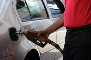 Salvadoreños pagarán US$4.15 por galón de gasolina regular