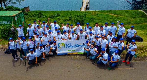 Walmart carried out corporate volunteering to benefit Lake Coatepeque
