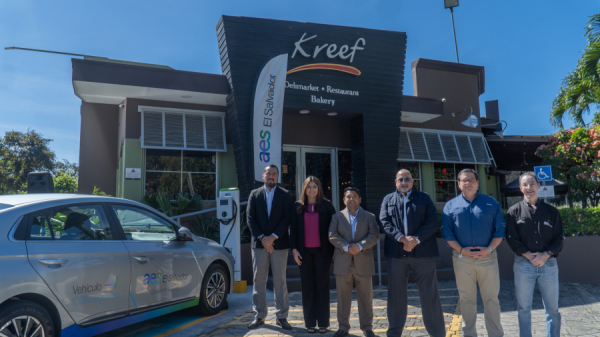 AES El Salvador and Blink Charging inaugurate a new electric station in Kreef restaurant