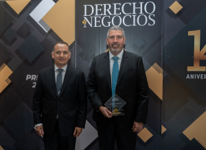 Presidente de Banco Promerica es reconocido como CEO del año