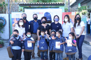 Proyecto Alto Impacto Soyapango con el apoyo de su aliado GRUPO AGRISAL entregan mochilas a estudiantes del municipio