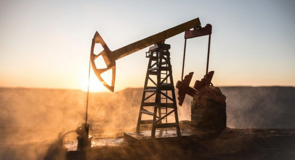 Los precios del petróleo suben un 4 % por tensiones en Oriente Medio