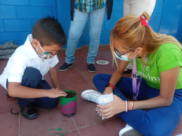 Natura ́s y Glasswing se unen para educar a 270 niños en Centroamérica