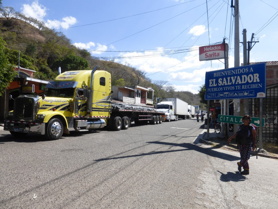 Aduanas de El Salvador, Honduras y Guatemala anuncian rutas alternas a tomar por temporal