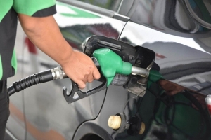 Anticipan nuevas alzas en los precios de combustible para la próxima semana en El Salvador