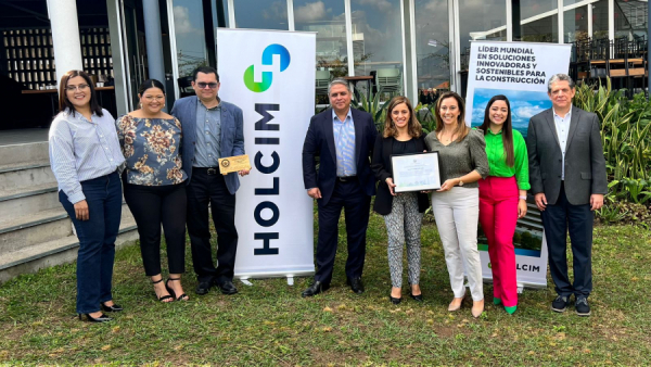 Holcim El Salvador receives “Champions de la Construcción Sostenible” Award