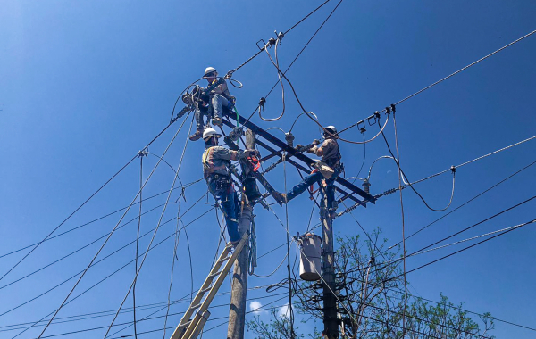 AES CLESA realiza mantenimiento de red eléctrica en Santa Ana