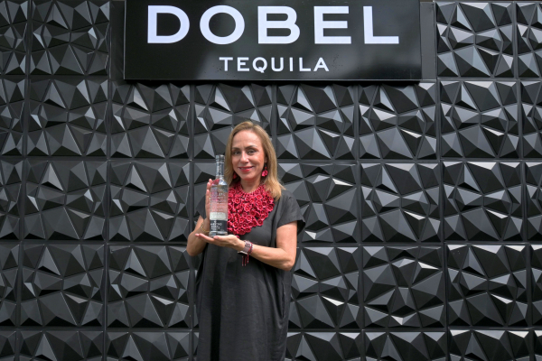 Llega a El Salvador  DOBEL diamante el primer tequila cristalino del mundo