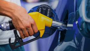 Prices of a gallon of super gasoline and diesel increase US$0.03 and regular gasoline decreases US$0.03