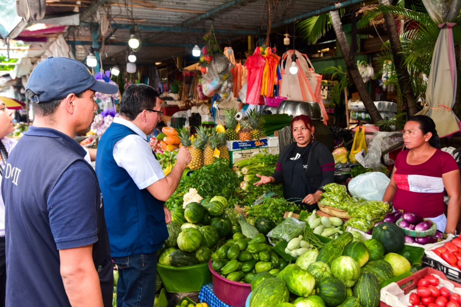 Defensoría del Consumidor verifica precios de verduras y hortalizas, y coordina acciones para garantizar abastecimiento