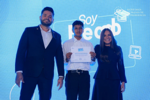 Young people receive scholarships from the “Soy becado BCR” 2024 program