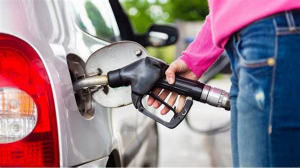 Salvadoreños pagarán US$0.28 menos por gasolina superior y regular