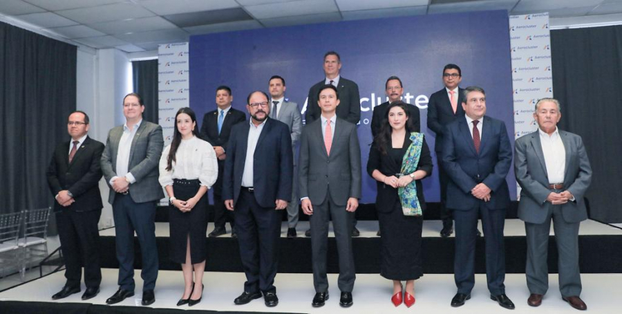 Firman convenio de cooperación para el fortalecimiento del Aeroclúster El Salvador