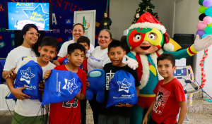 Walmart brings happiness to salvadoran children with the delivery of toys