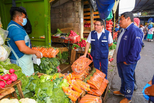 Defensoría y MAG verificaron precios de frutas y verduras en Mercado “La Tiendona”
