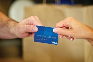 Financial Commission considers setting minimum and maximum interest rates for credit cards