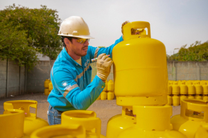 DGEHM realiza inspección de cilindros de gas en el mercado nacional